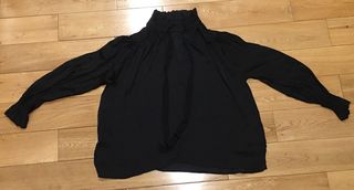 Blusa negra tela brillo