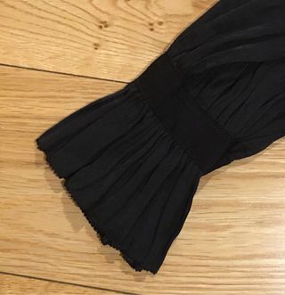 Blusa negra tela brillo