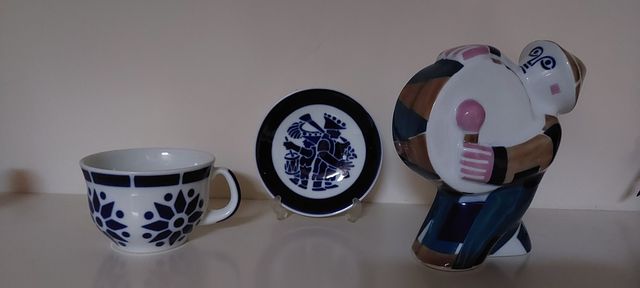 Plato, taza o el hombre del bombo de SARGADELOS