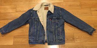 Cazadora vaquera Levis con borreguillo