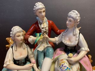 Figura antigua de porcelana