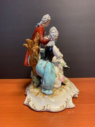 Figura antigua de porcelana