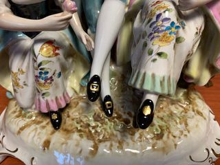 Figura antigua de porcelana