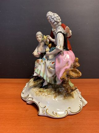 Figura antigua de porcelana