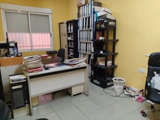 Local a pie de calle 170m2 en avenida principal