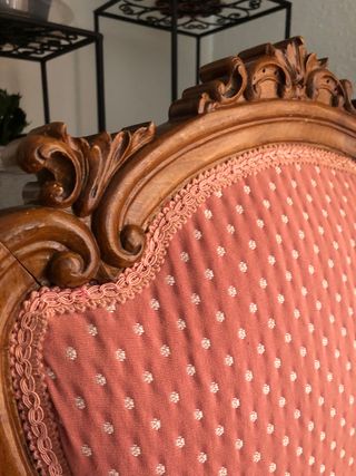 Par de dos sillas antiguas de madera tapizadas