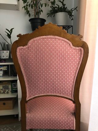 Par de dos sillas antiguas de madera tapizadas