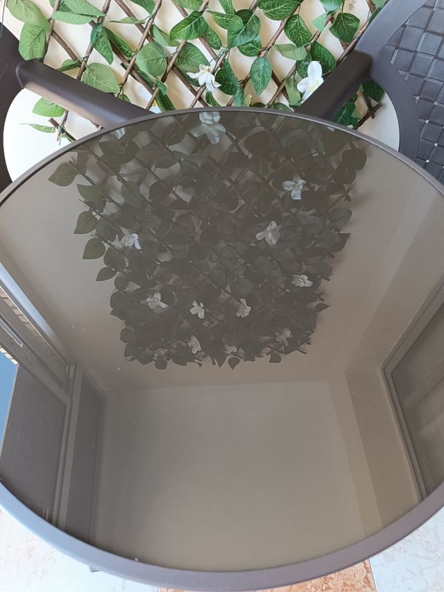 Conjunto de mesa,sillas y celosia