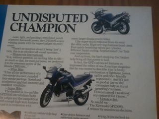 KAWASAKI GPZ 500 Cat alog.Se manda p 8 €