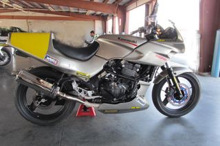 KAWASAKI GPZ 500 Cat alog.Se manda p 8 €