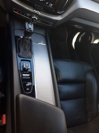 VOLVO XC 60 D5 R DESIGN