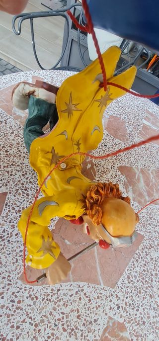 payaso volador figura decorativa