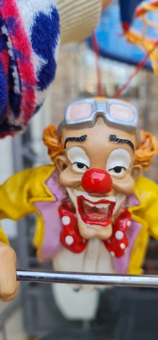 payaso volador figura decorativa