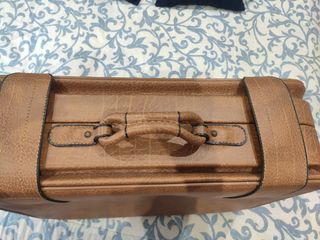 Maleta vintage, color camel, marca Andrés.