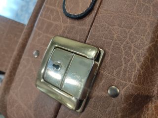 Maleta vintage, color camel, marca Andrés.