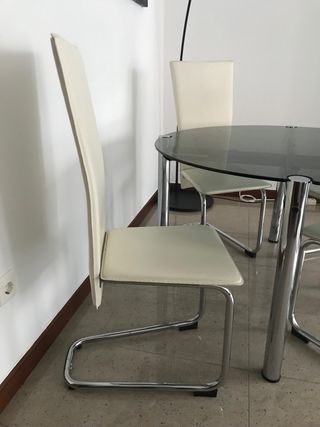 Mesa cristal redonda y 4 sillas