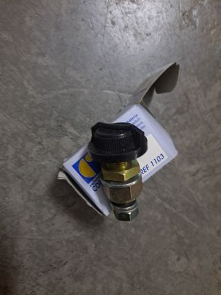 Desconectador de batería tipo rosca