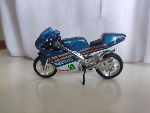 miniatura moto Yamaha tzm 1/18