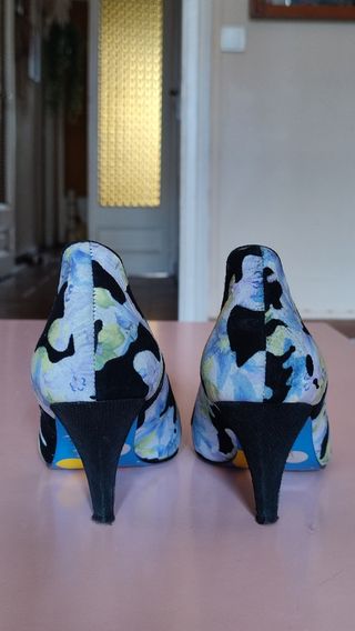 zapatos salón estampados