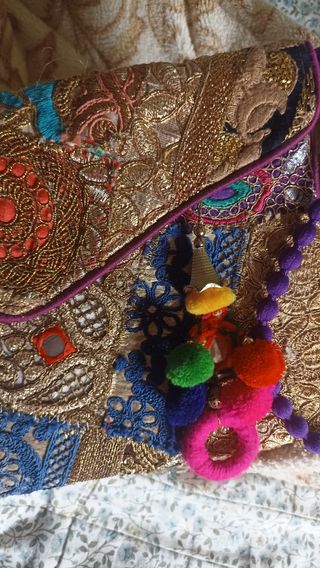 bolso todo bordado presioso