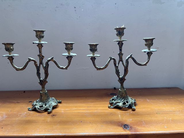 Conjunto de candelabros y reloj