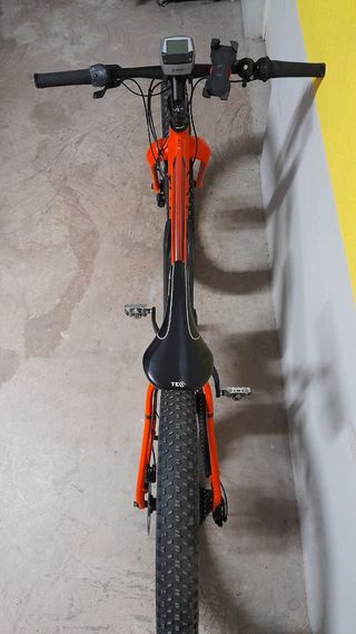 Bicicleta eléctrica fatbike Peugeot eFB01 equipada