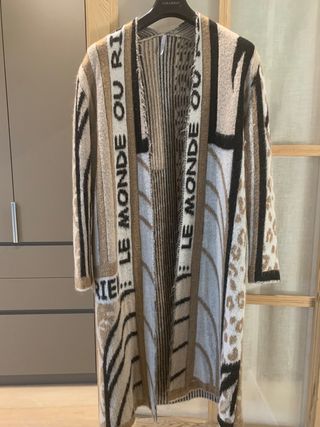 Chaqueta larga de lana e hilo dorado 