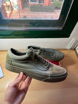 vans 42 5