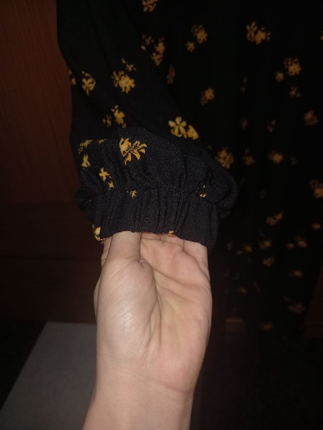 Vestido negro con flores