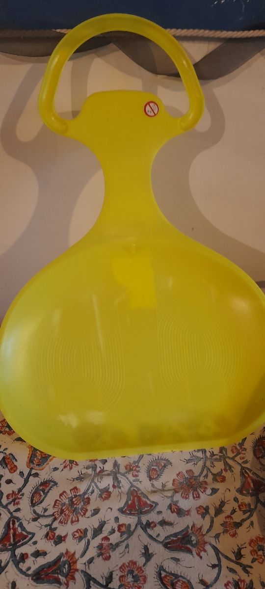 2 padelle per scivolare sulla neve