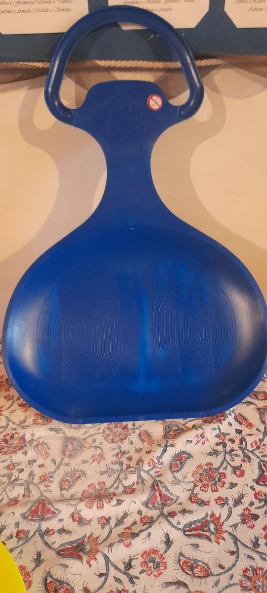 2 padelle per scivolare sulla neve