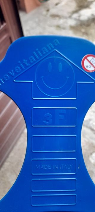 2 padelle per scivolare sulla neve