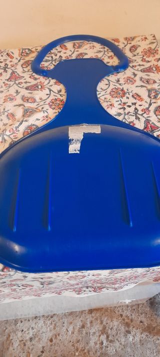 2 padelle per scivolare sulla neve