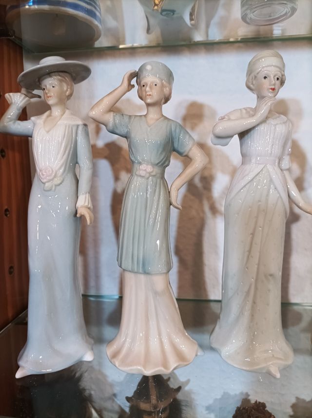 9 figuras de damas de porcelana IPL