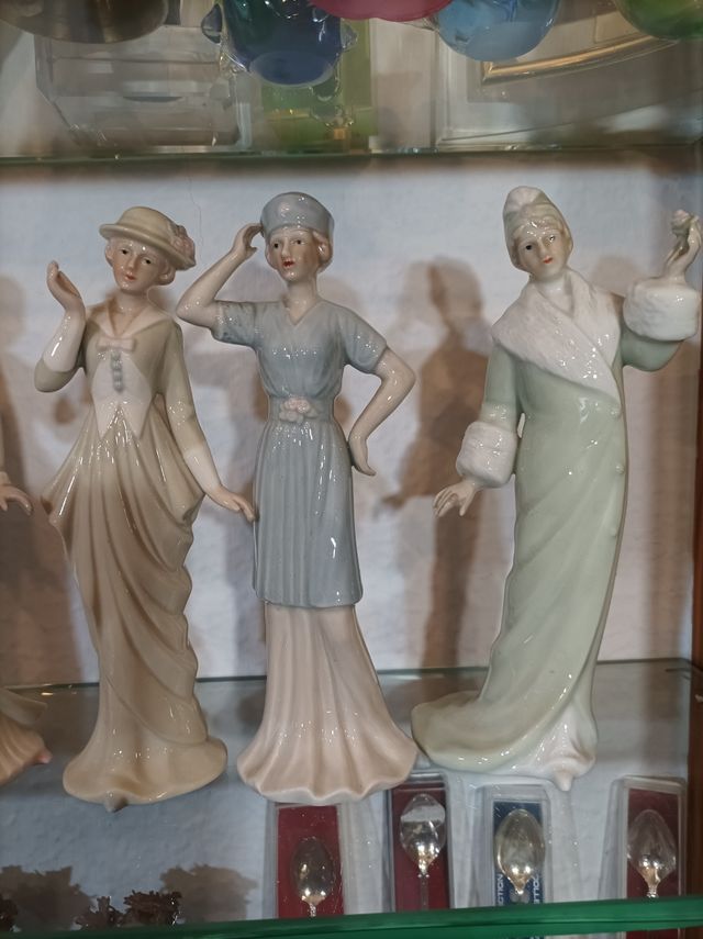 9 figuras de damas de porcelana IPL