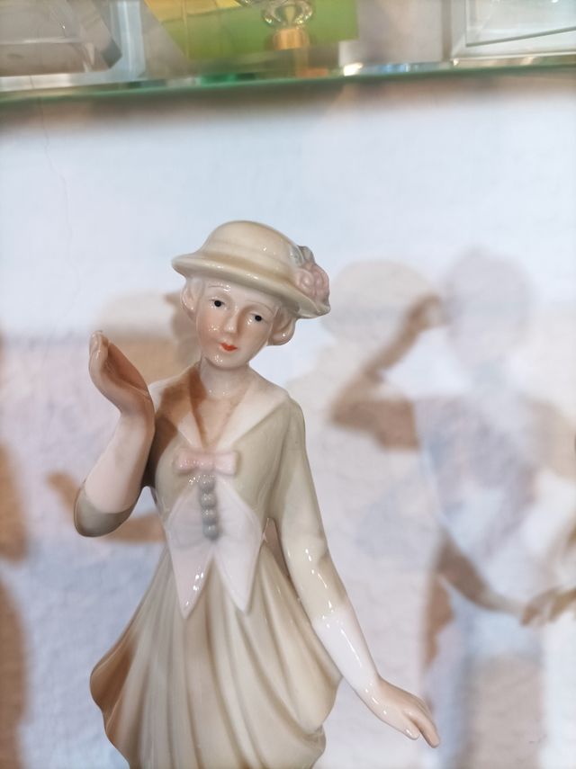 9 figuras de damas de porcelana IPL