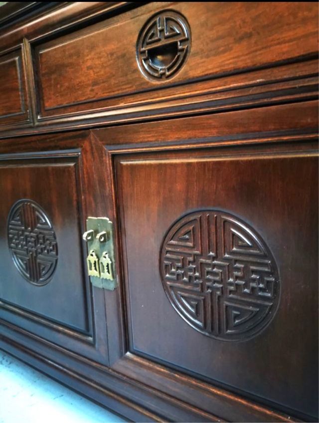 aparador oriental. Madera.