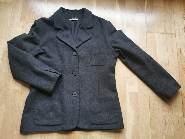 América gris oscuro