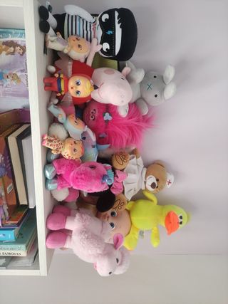 Peluches y muñecos