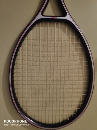 Raqueta de tenis. Marca YHUSIMA 1990. de grafito