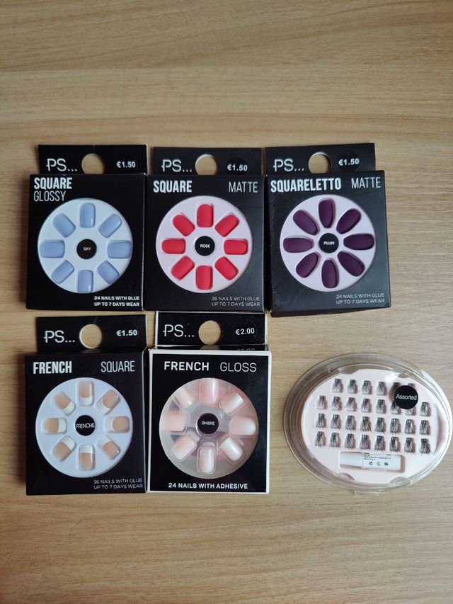 Lote de uñas y pestañas postizas