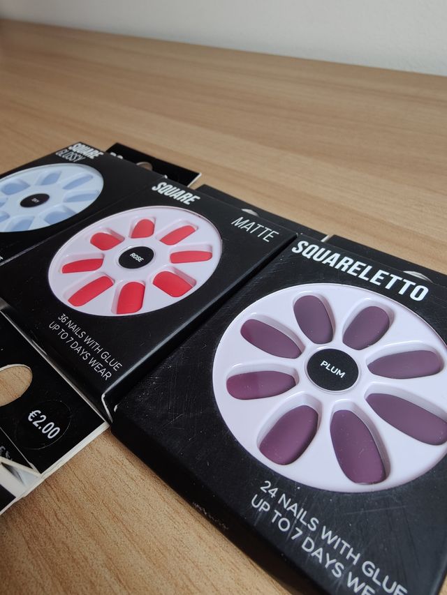 Lote de uñas y pestañas postizas