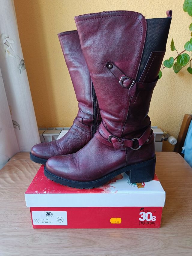 Botas altas de tacon granates Precio negociable
