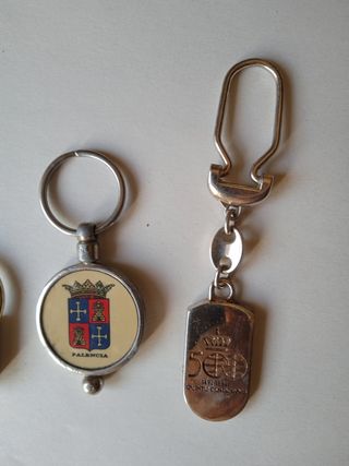 cuatro preciosos llaveros de la junta y Palencia.