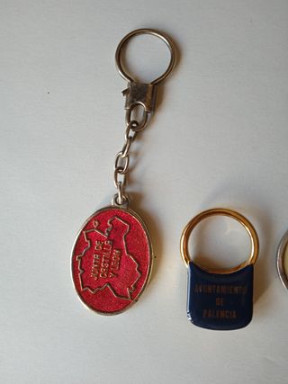 cuatro preciosos llaveros de la junta y Palencia.