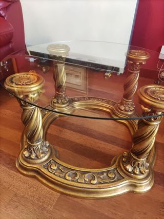 Mesa de madera muy antigua
