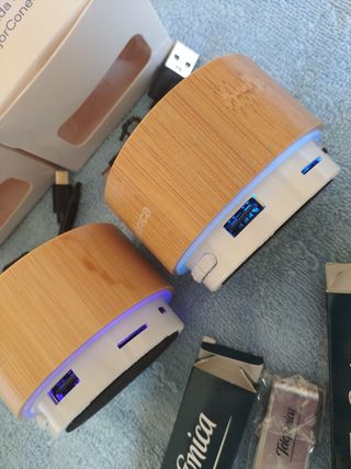 2 ALTAVOZ CON BLUETOOTH + USB 4GB !!A ESTRENAR!!