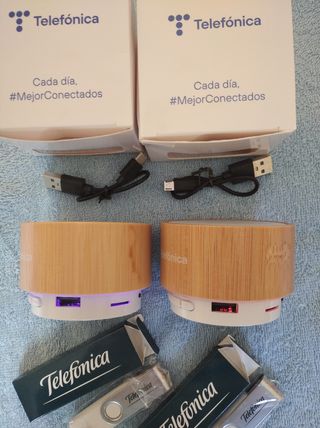 2 ALTAVOZ CON BLUETOOTH + USB 4GB !!A ESTRENAR!!