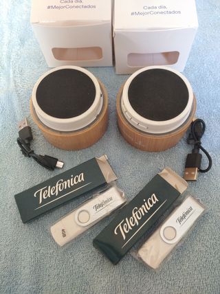 2 ALTAVOZ CON BLUETOOTH + USB 4GB !!A ESTRENAR!!