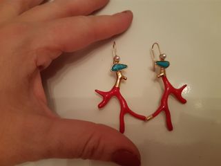 Pendientes diseño tipo coral rojo dorado y azul. M